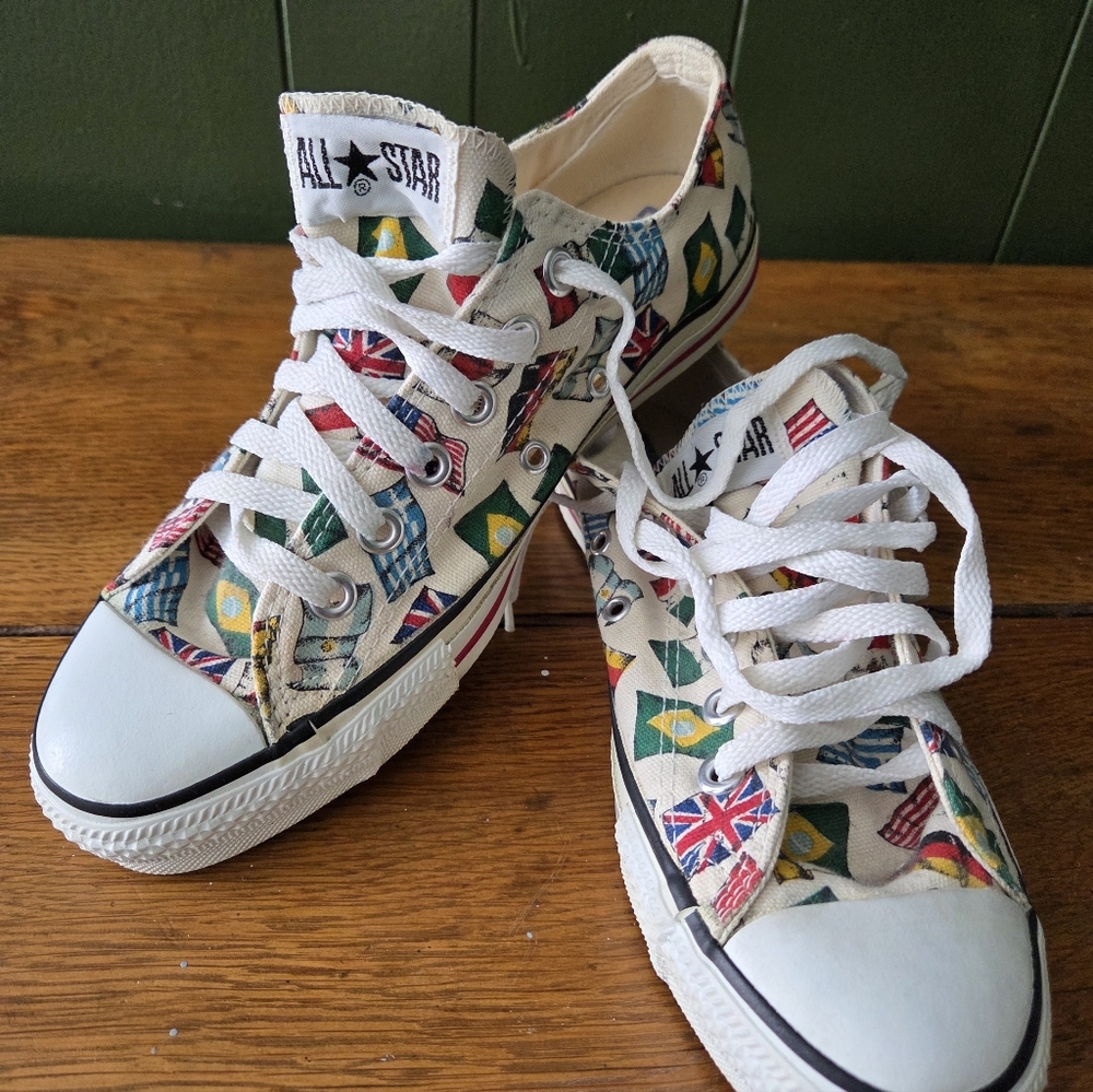 Converse Low Tops Size 6